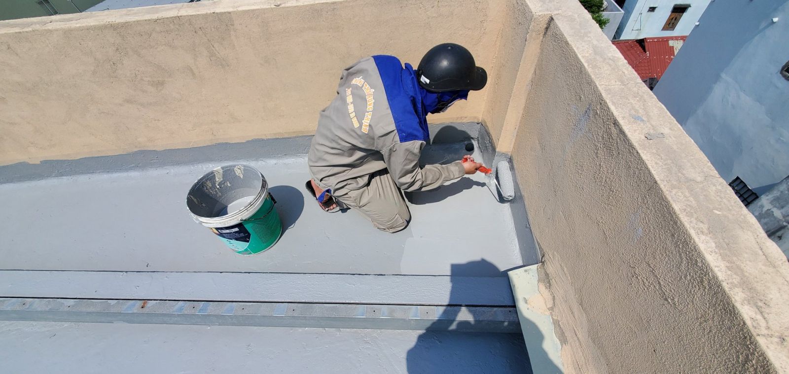 Quét màng chông thấm chân tường